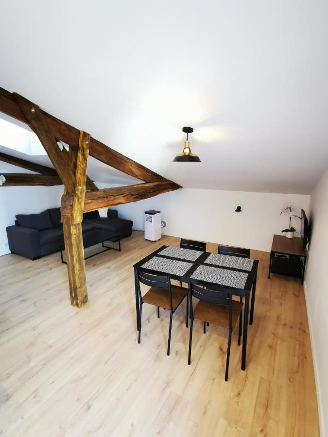 Appartement Neuf Climatise Sous Les Toits La Roche-Chalais Exterior photo