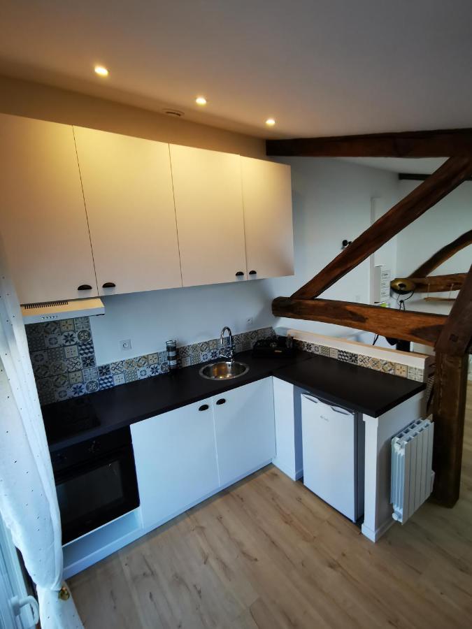 Appartement Neuf Climatise Sous Les Toits La Roche-Chalais Exterior photo